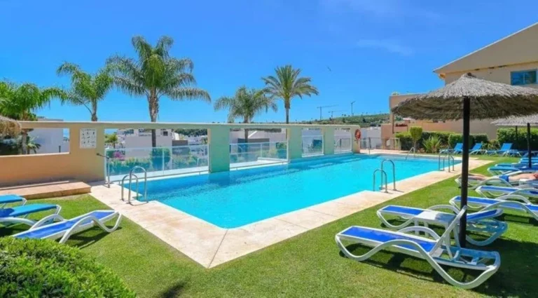 R5142130 | Middle Floor Apartment in Selwo – € 530,000 – 2 beds, 2 baths