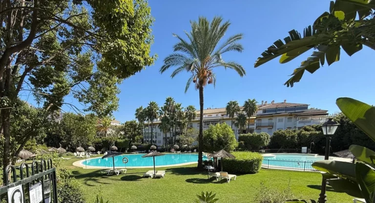 R5167939 | Middle Floor Apartment in Nueva Andalucía – € 390,000 – 2 beds, 2 baths