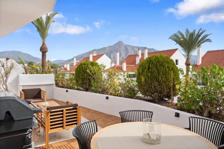 R5166733 | Middle Floor Apartment in Nueva Andalucía – € 825,000 – 4 beds, 2.5 baths