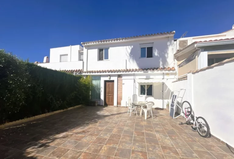R5172778 | Semi-Detached House in Estepona – € 320,000 – 3 beds, 2 baths
