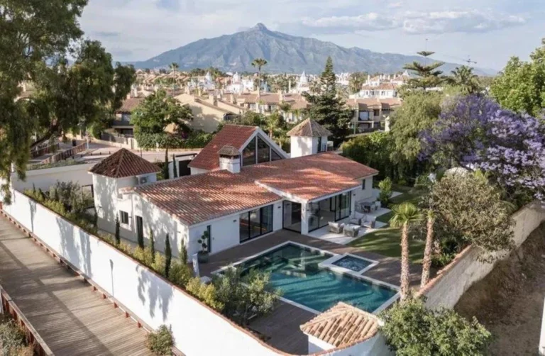 R5061577 | Detached Villa in Puerto Banús – € 6,499,000 – 5 beds, 5 baths