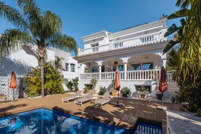 5245HFV | Villa in Marbella Golden Mile – € 2,050,000 – 4 beds, 3 baths