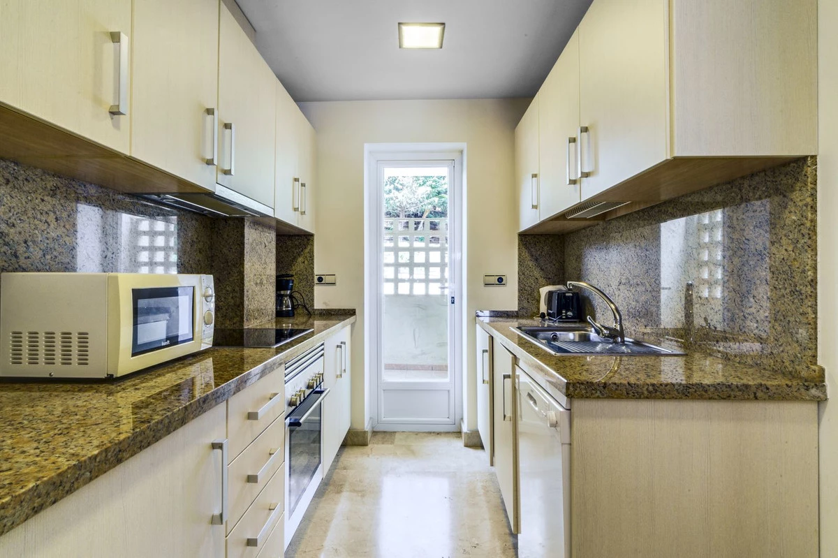 8-e64a9055bba3e77ac8aca3b893cdf826