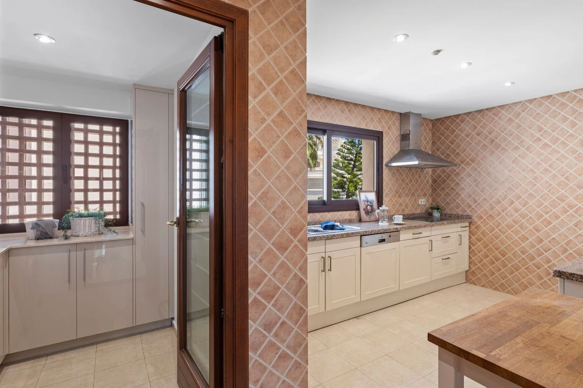 9-467d0cee5b725f3ef65f102a0c2e69c0