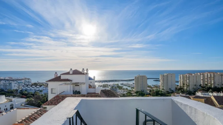 R5168833 | Penthouse Duplex in Estepona – € 575,000 – 2 beds, 2 baths