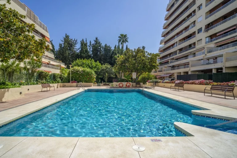 R5167414 | Middle Floor Apartment in Marbella – € 795,000 – 3 beds, 2 baths