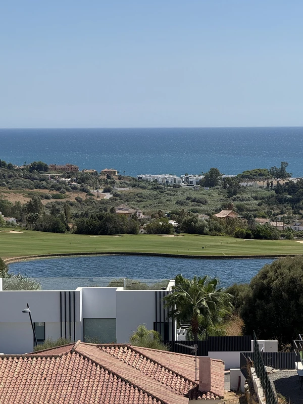 R5165887 | Middle Floor Apartment in Estepona – € 415,000 – 2 beds, 2 baths