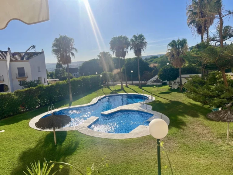 R5153017 | Middle Floor Apartment in Estepona – € 330,000 – 3 beds, 2 baths