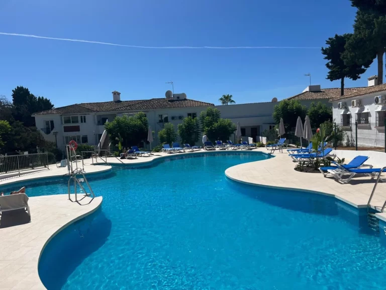 R5150740 | Top Floor Apartment in El Paraiso – € 335,000 – 2 beds, 1 baths