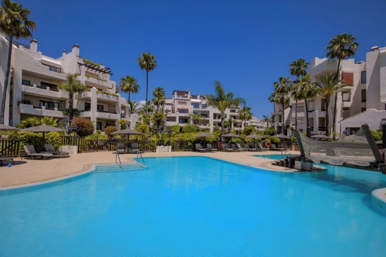R5046625 | Penthouse Duplex in Estepona – € 1,700,000 – 3 beds, 3 baths