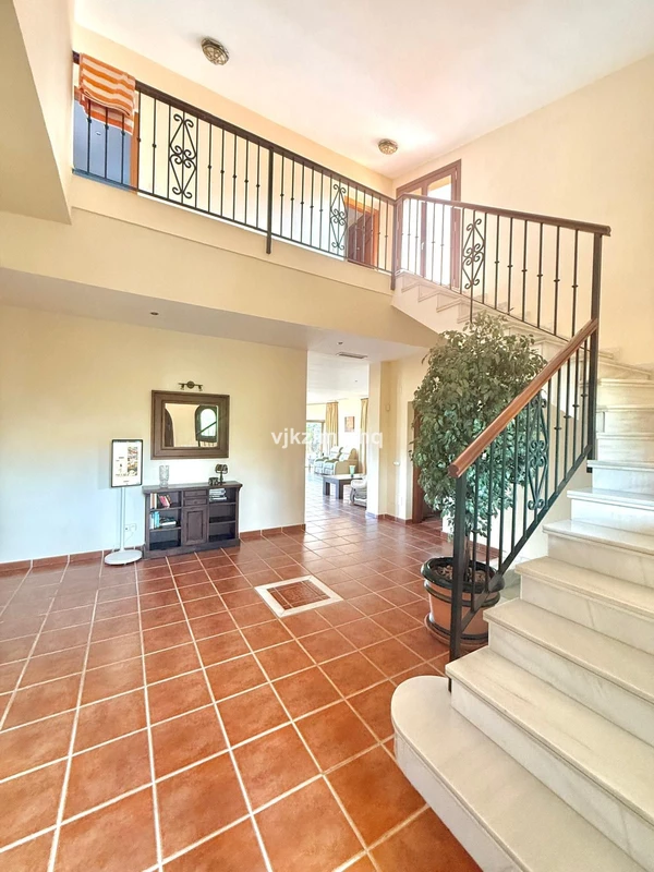 7-aa4cc561180b369757c0bb4af9886cd3