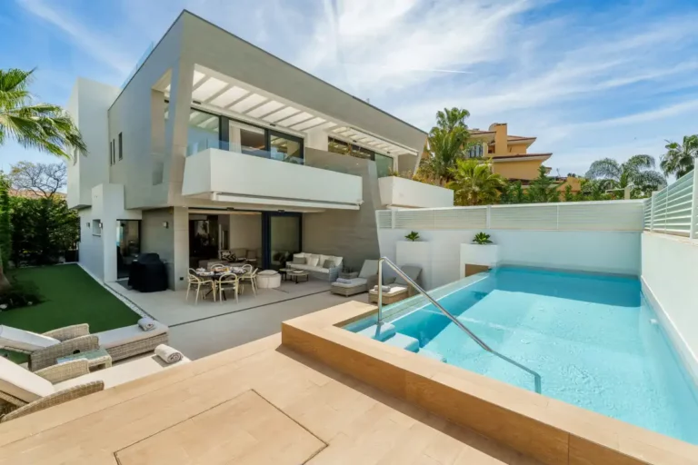 ne-AZ74-B5 | City house 297m² floor space in Marbella private terrace