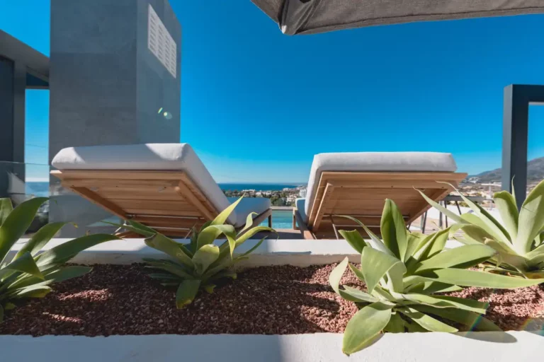 ne-LRR-B4-03 | Terraced property situated in Marbella with balcony