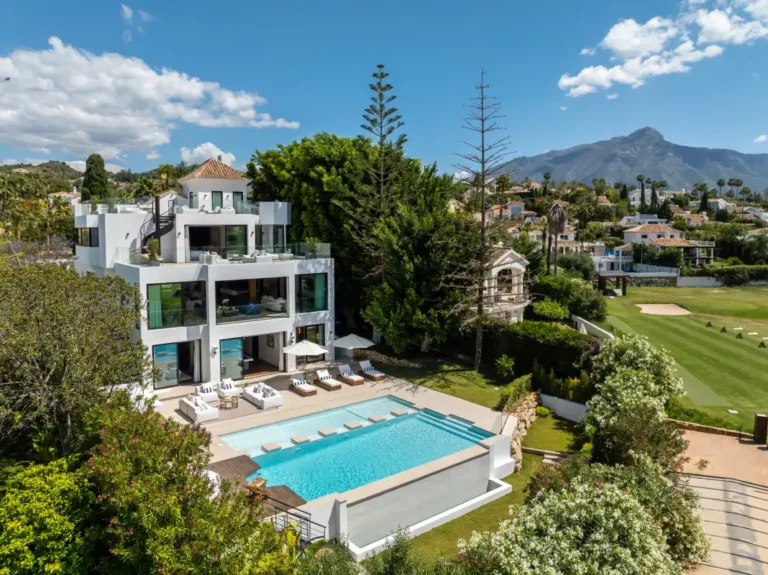 ne-VI20-B6 | 6 beds detached house 789m² of living space in beautiful Marbella and balcony