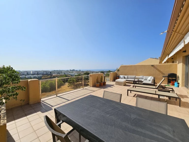 R4813348 | Penthouse in Selwo – € 539,000 – 2 beds, 1 baths