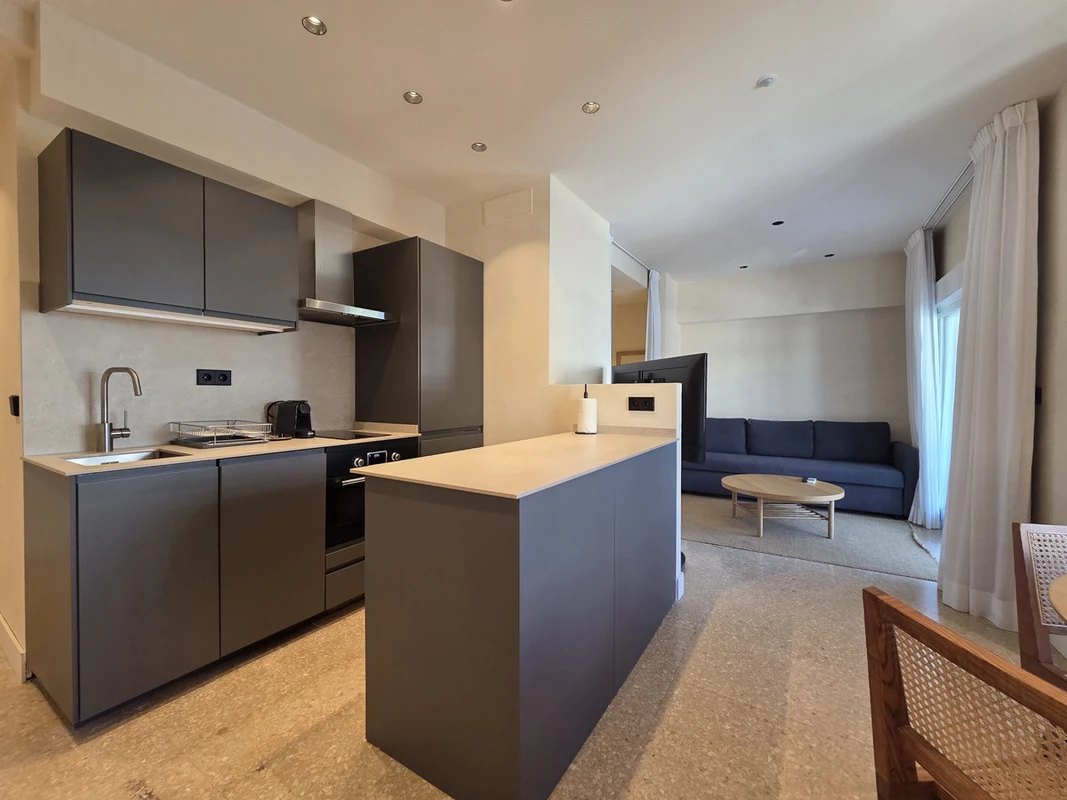 2-5bd7b9d04b45e33852eaf0ec6670150d