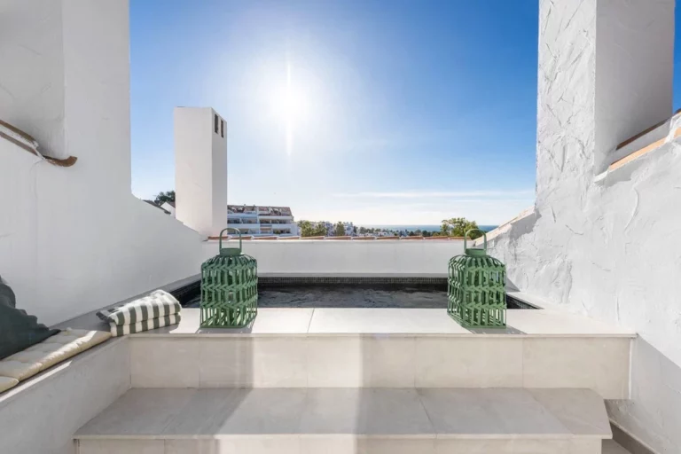 R5173477 | Penthouse Duplex in Marbella – € 1,030,000 – 3 beds, 3 baths