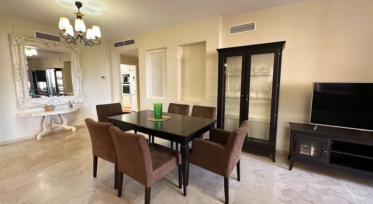 8-e64a9055bba3e77ac8aca3b893cdf826