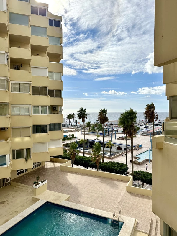 R4860088 | Middle Floor Apartment in Marbella – € 850,000 – 2 beds, 2 baths