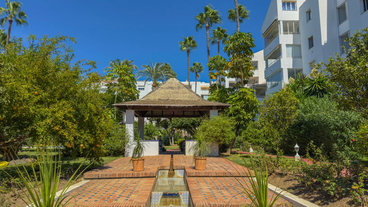 2-5bd7b9d04b45e33852eaf0ec6670150d