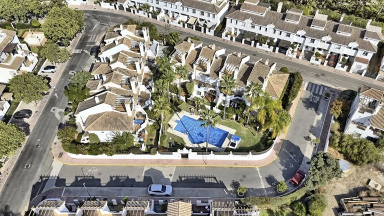 R5164900 | Townhouse in Nueva Andalucía – € 899,999 – 6 beds, 4 baths