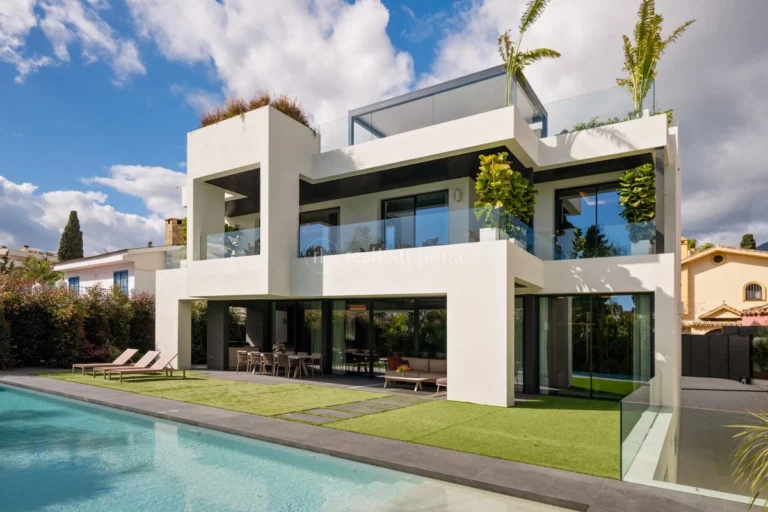 318-02025NF | Villa in Marbella Golden Mile – € 11,900,000 – 5 beds, 5 baths