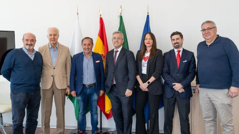 The City Council resumes the delivery of tickets so that seniors can enjoy CD Estepona home games.