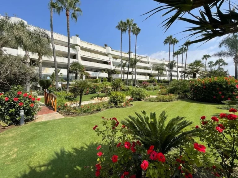 R4416583 | Middle Floor Apartment in Puerto Banús – € 3,950,000 – 3 beds, 3 baths