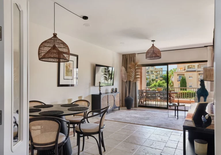 R5168911 | Middle Floor Apartment in El Paraiso – € 495,000 – 2 beds, 2 baths