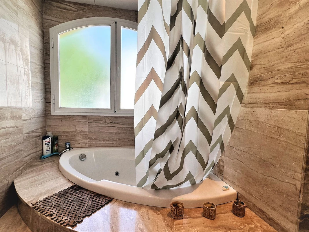 8-e64a9055bba3e77ac8aca3b893cdf826