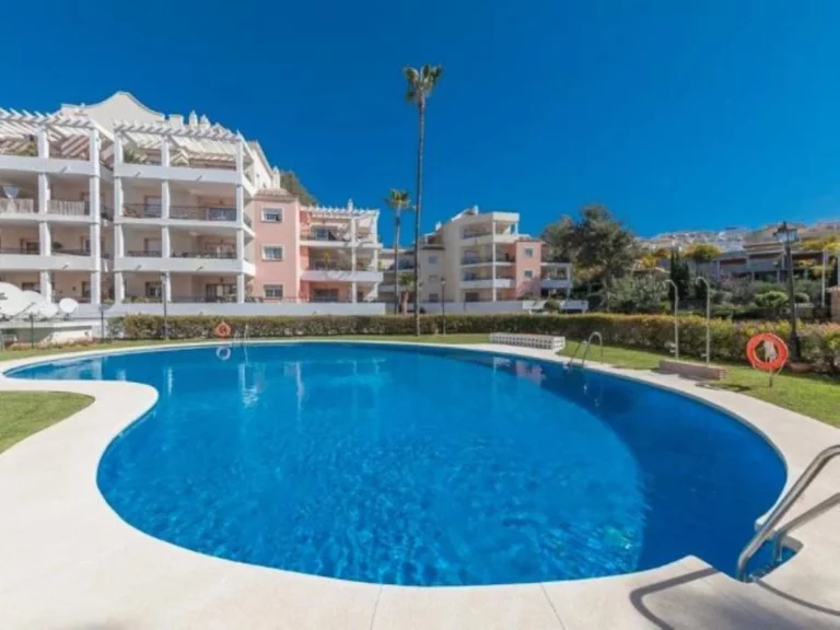 R5164501 | Middle Floor Apartment in Nueva Andalucía – € 430,000 – 2 beds, 2 baths