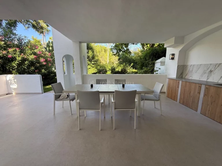 395-01049P | Ground Floor Apartment in Estepona – € 850,000 – 3 beds, 2 baths