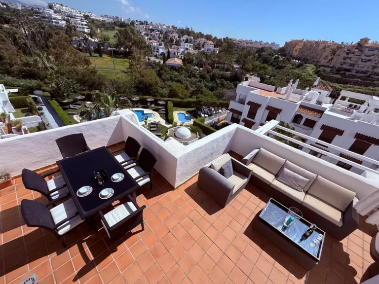 R5046370 | Penthouse Duplex in Estepona – € 495,000 – 3 beds, 2 baths