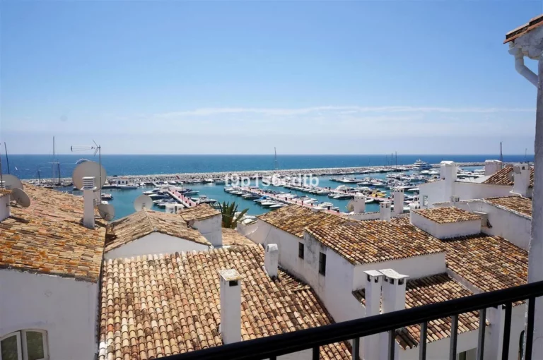 R2929403 | Middle Floor Apartment in Puerto Banús – € 950,000 – 3 beds, 3 baths