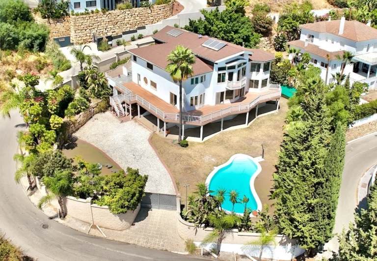 R5156368 | Detached Villa in Benahavís – € 2,300,000 – 5 beds, 6.5 baths