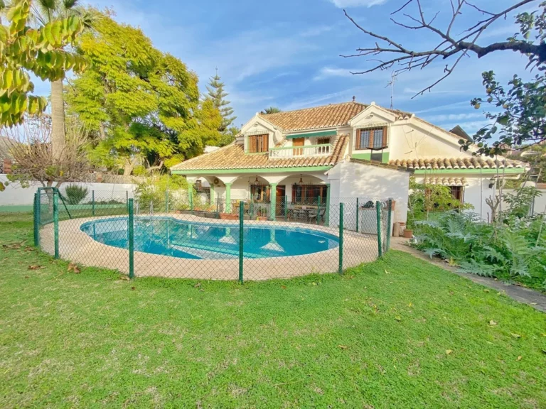 R5157073 | Detached Villa in Marbella – € 1,450,000 – 5 beds, 4 baths