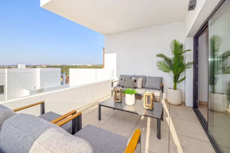 R5185993 | Ground Floor Apartment in Casares Playa – € 418,800 – 2 beds, 2 baths