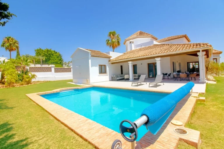 R5074183 | Detached Villa in El Paraiso – € 1,400,000 – 3 beds, 3 baths