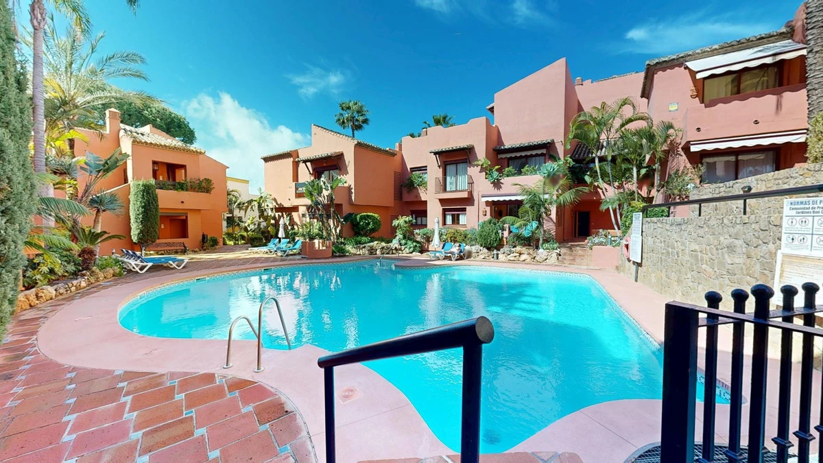 2-5bd7b9d04b45e33852eaf0ec6670150d