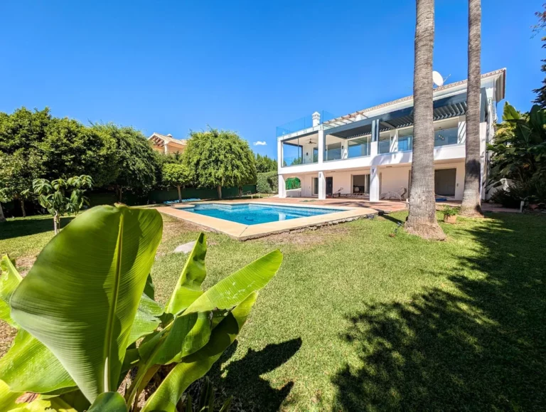 R5188930 | Detached Villa in Nueva Andalucía – € 3,490,000 – 5 beds, 5 baths