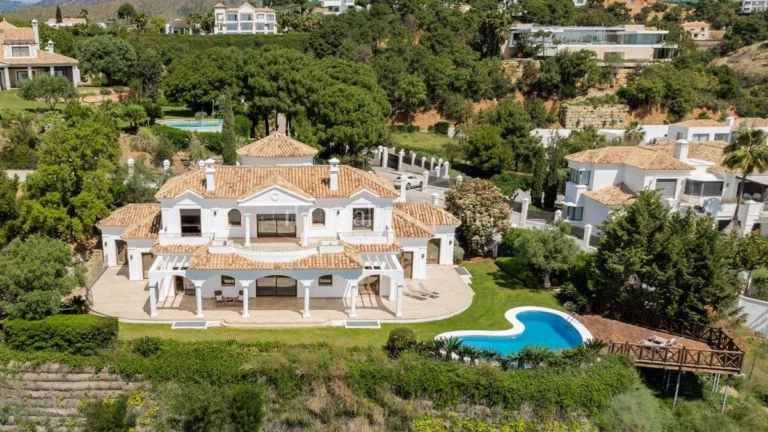 5254HFV | Villa in Estepona – € 2,849,000 – 5 beds, 5 baths