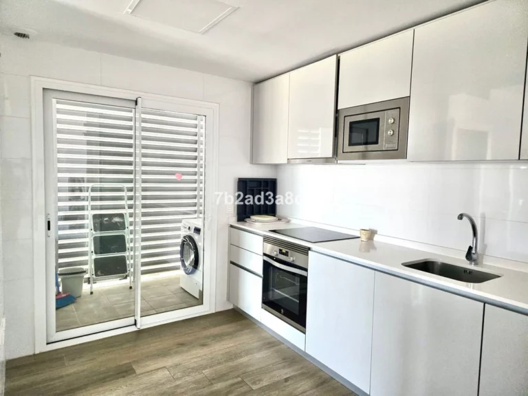 R5203078 | Middle Floor Apartment in Nueva Andalucía – € 485,000 – 3 beds, 2 baths