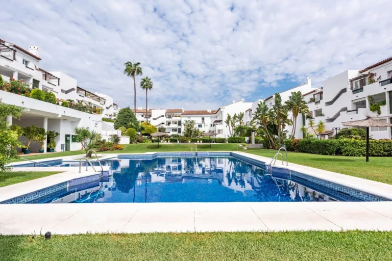 R5152048 | Middle Floor Apartment in Bel Air – € 395,000 – 2 beds, 2 baths