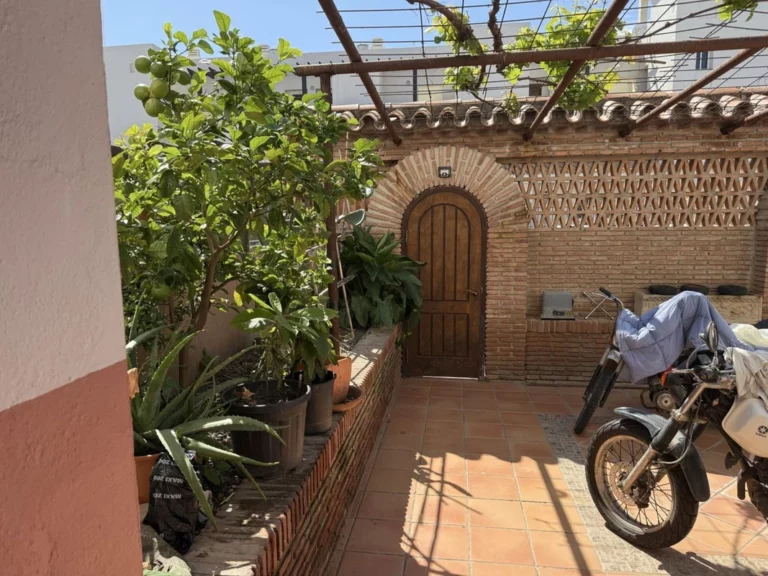 R5195137 | Townhouse in Estepona – € 530,000 – 4 beds, 4 baths