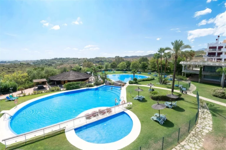 R5081719 | Middle Floor Apartment in Benahavís – € 430,000 – 3 beds, 2 baths