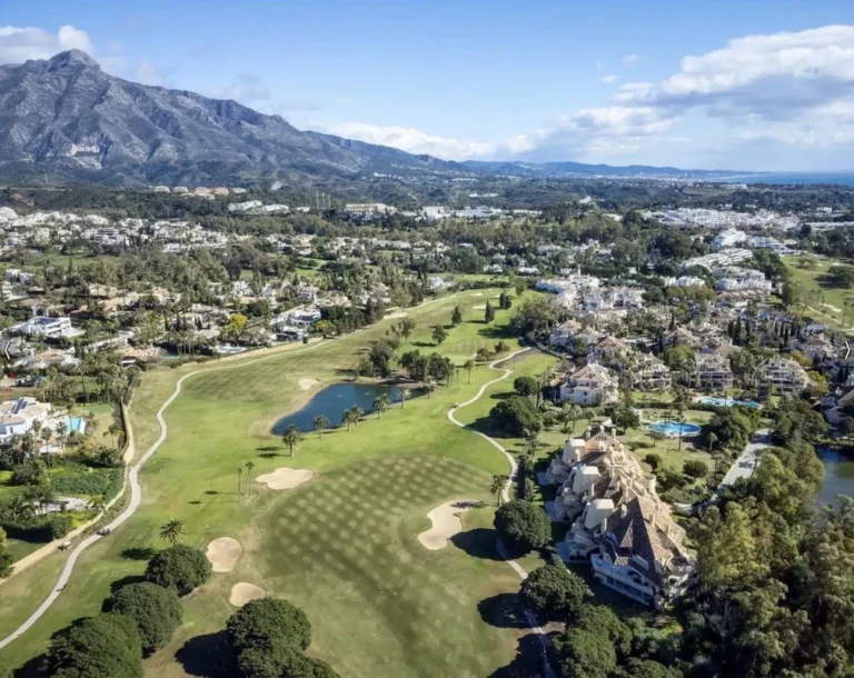 R5135302 | Duplex in Nueva Andalucía – € 590,000 – 2 beds, 2 baths