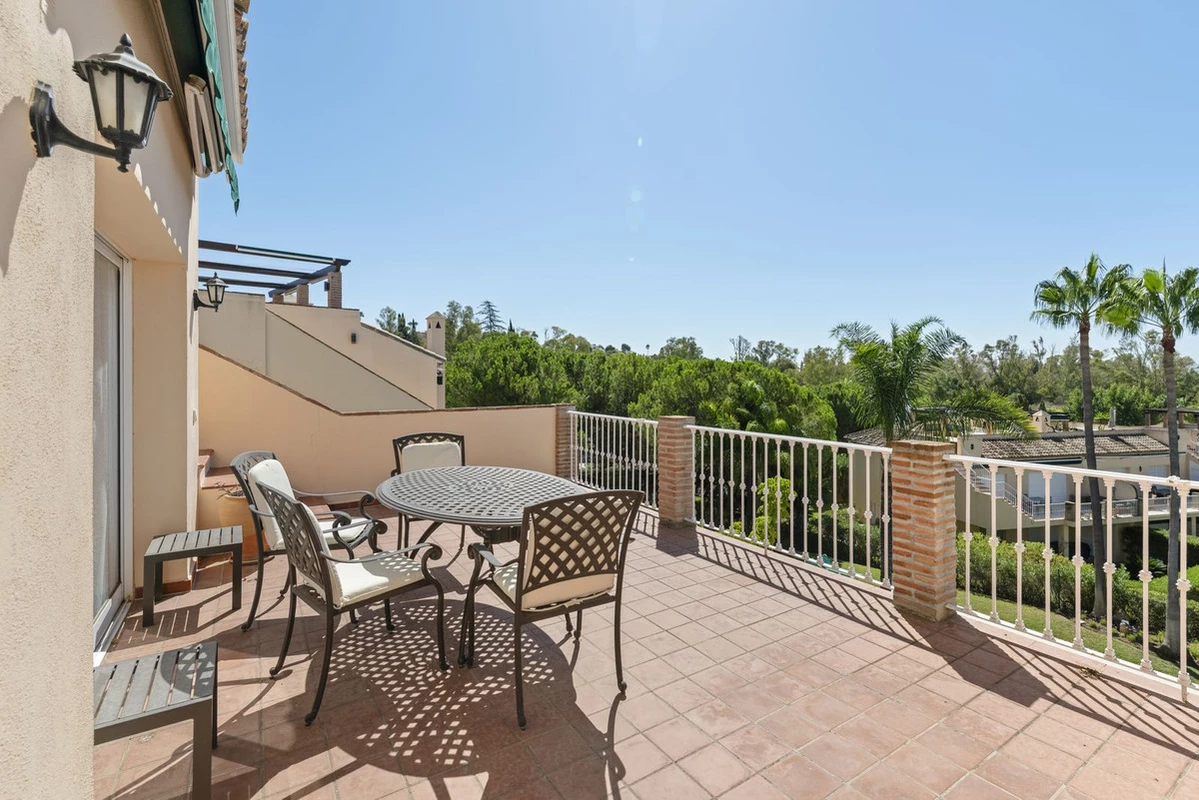 9-467d0cee5b725f3ef65f102a0c2e69c0