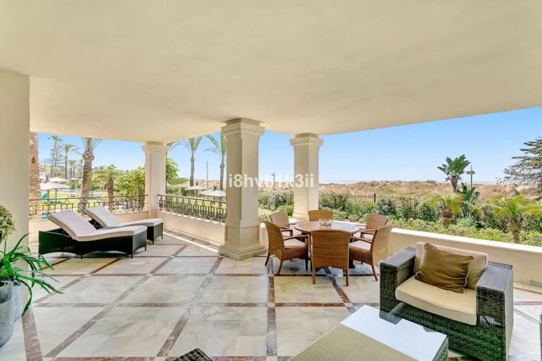 R5044456 | Ground Floor Apartment in Los Monteros – € 2,995,000 – 3 beds, 3.5 baths