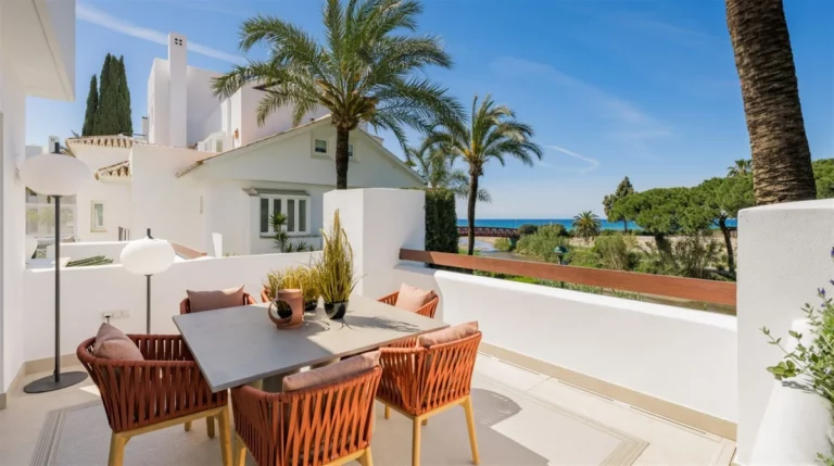 R4875973 | Middle Floor Apartment in Los Monteros – € 2,250,000 – 3 beds, 2 baths