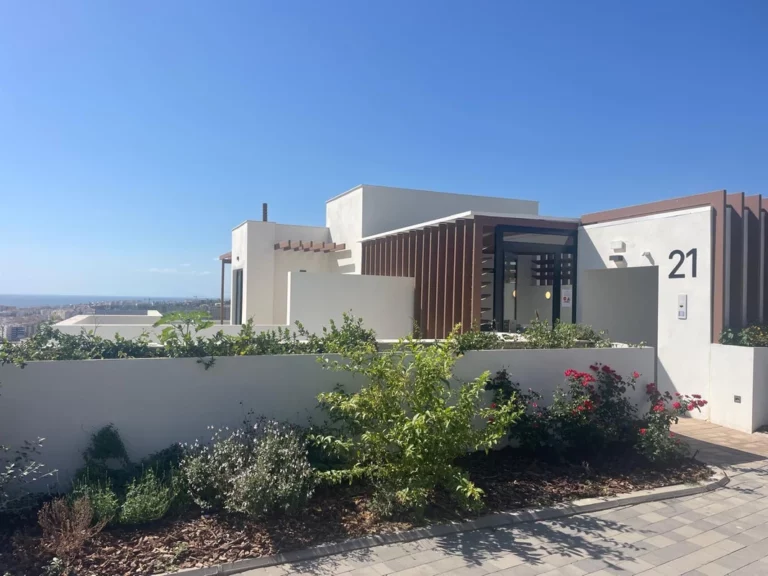 R5192209 | Ground Floor Apartment in Estepona – € 980,000 – 4 beds, 3 baths